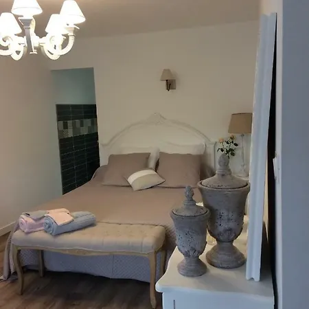 Au Des Vignes Bed & Breakfast